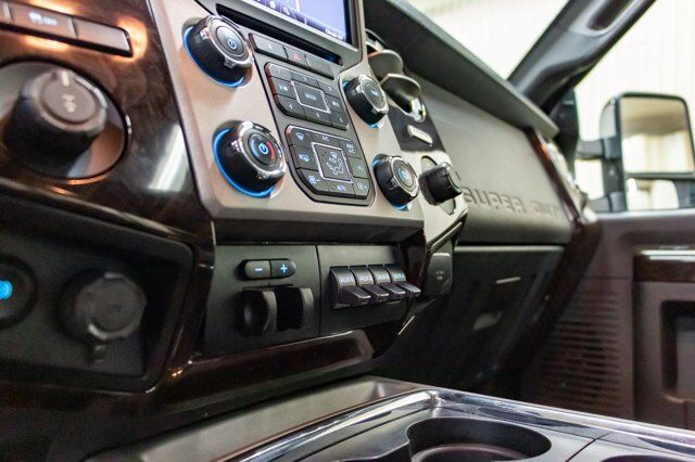 2015 Ford F-350 4x4 Crew Cab Platinum Diesel Leather Roof Nav Red Deer AB