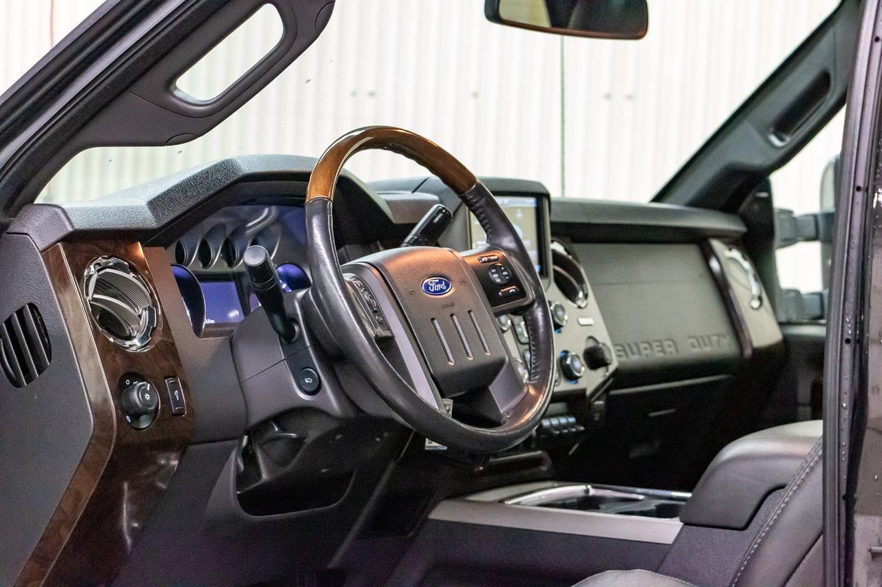 2015 Ford F-350 4x4 Crew Cab Platinum Diesel Leather Roof Nav Red Deer AB