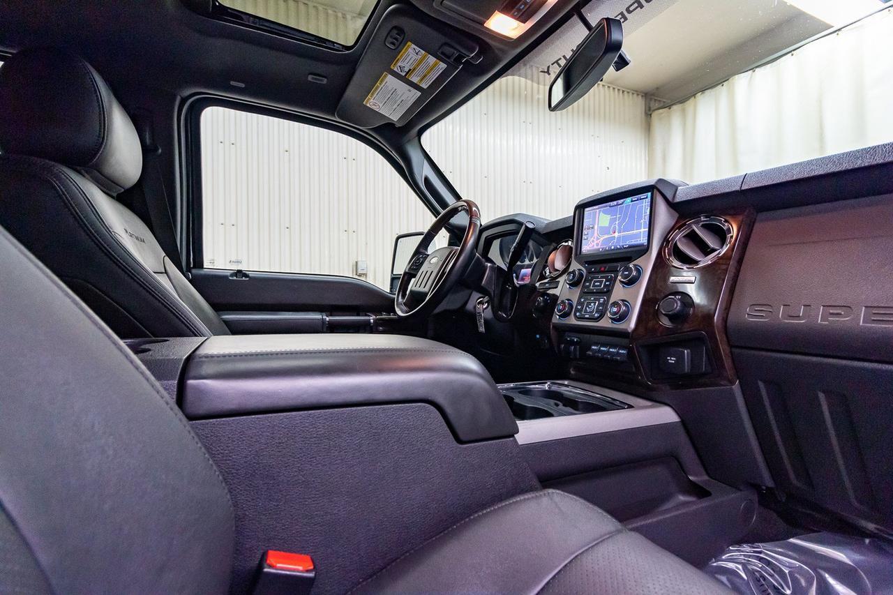 2015 Ford F-350 4x4 Crew Cab Platinum Diesel Leather Roof Nav Red Deer AB