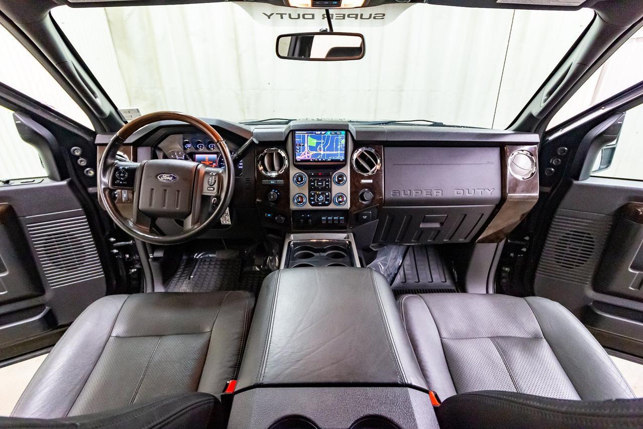 2015 Ford F-350 4x4 Crew Cab Platinum Diesel Leather Roof Nav Red Deer AB
