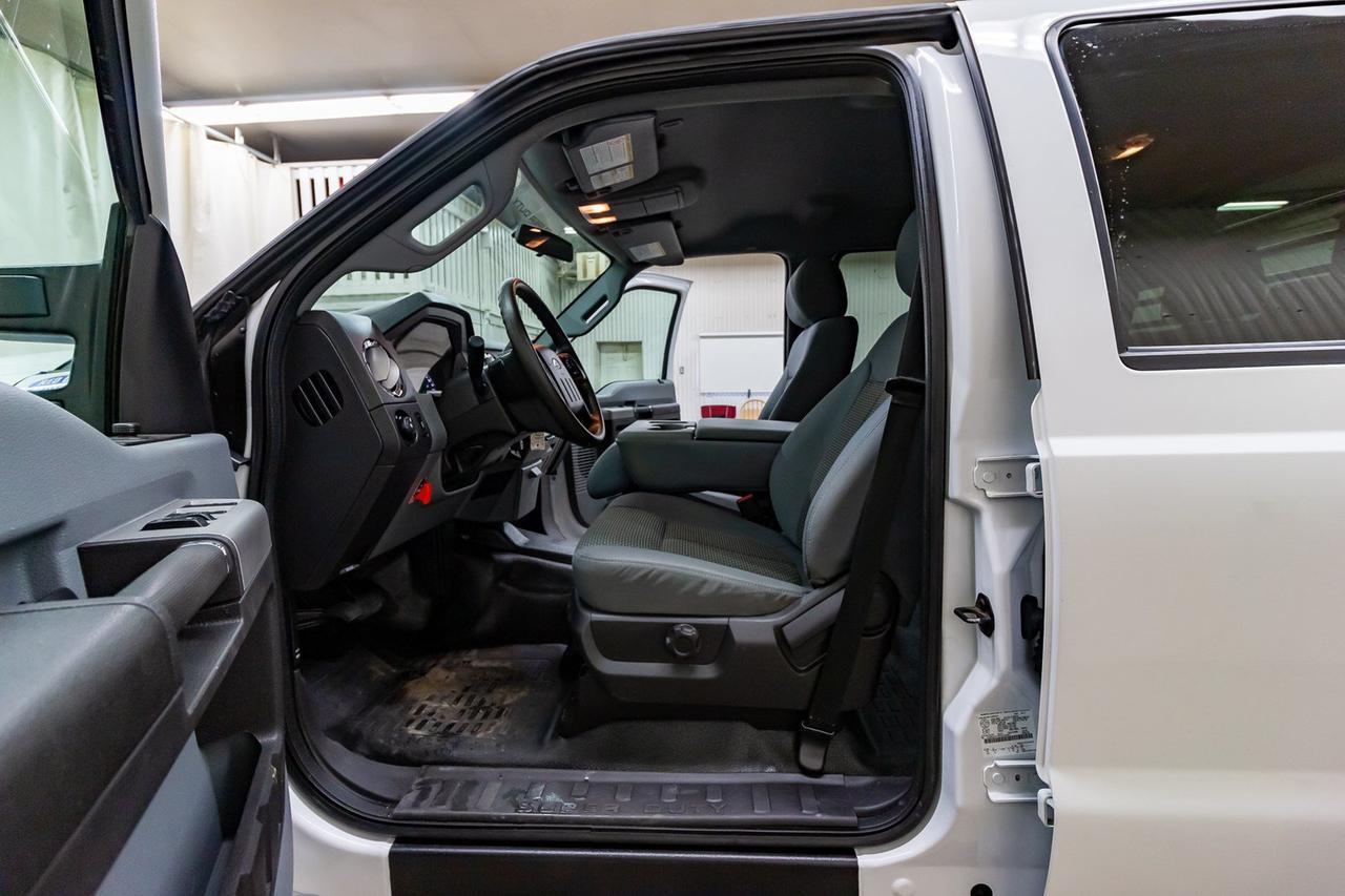 2015 Ford F-350 4x4 Crew Cab XLT Deck Diesel Red Deer AB