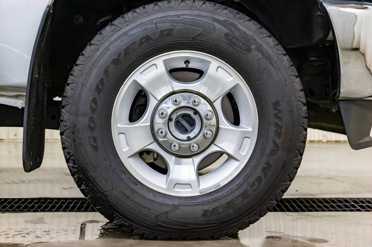 2015 Ford F-350 4x4 Crew Cab XLT Deck Diesel Red Deer AB