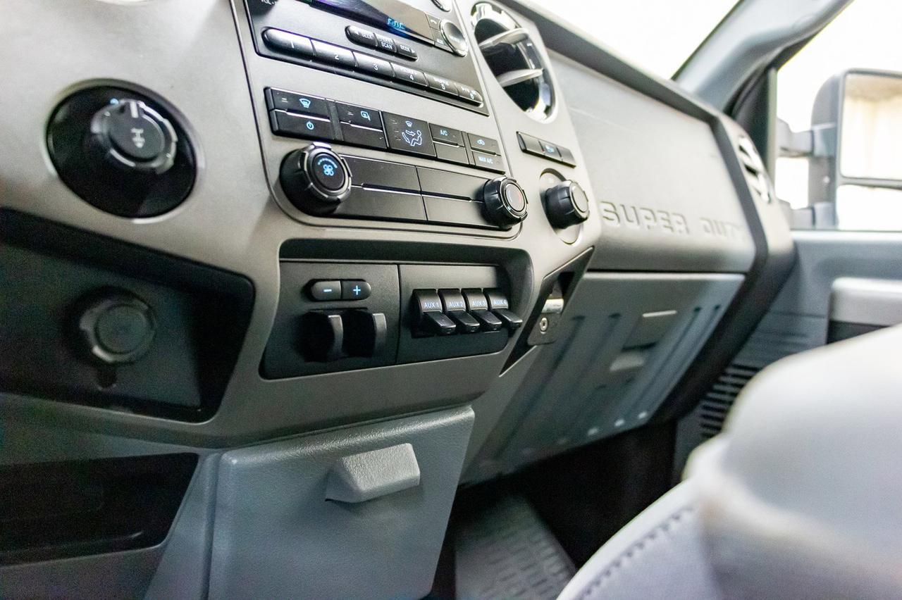 2015 Ford F-350 4x4 Crew Cab XLT Deck Diesel Red Deer AB