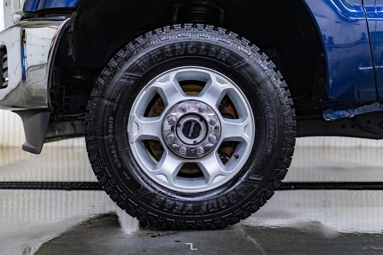 2015 Ford F-350 4x4 Crew Cab XLT Flat Deck Diesel Red Deer AB