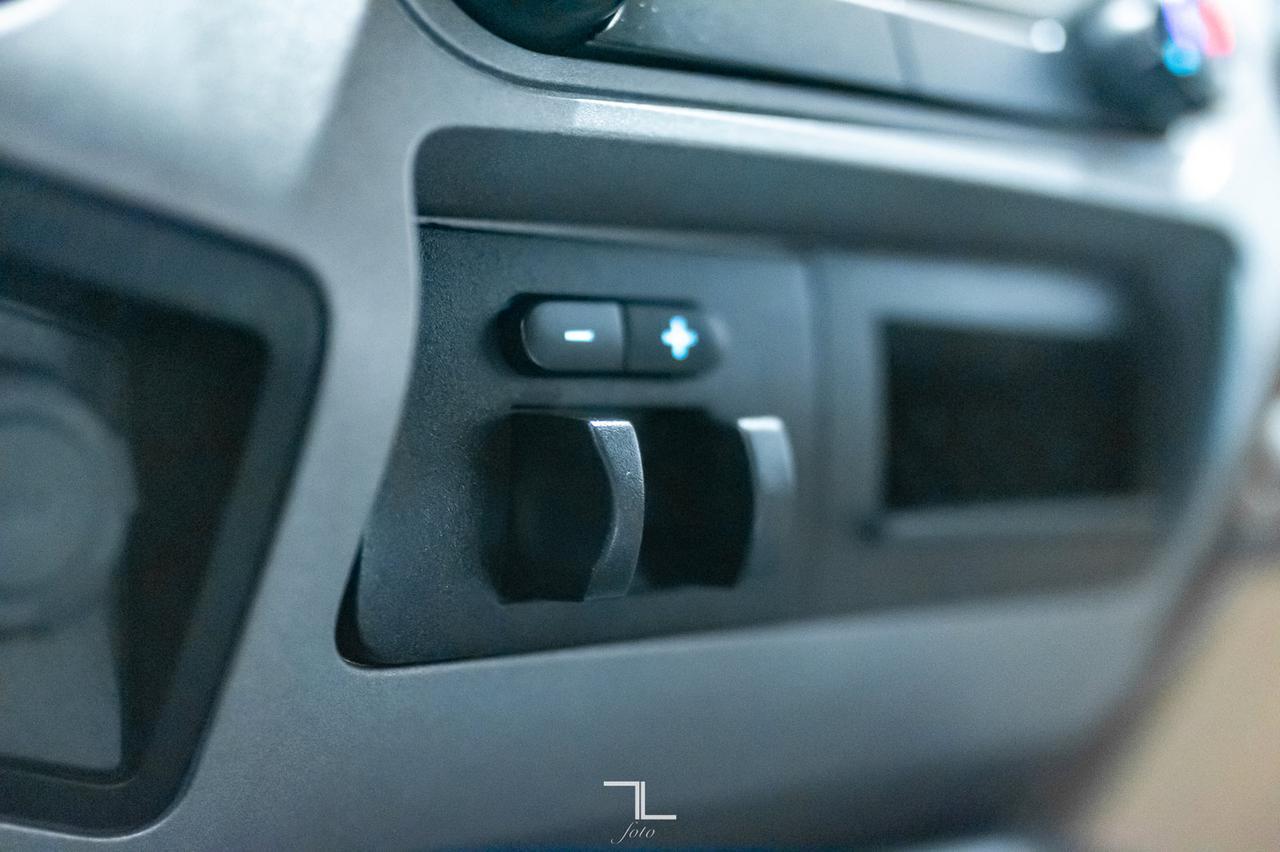 2015 Ford F-350 4x4 Crew Cab XLT Longbox Diesel Leather Red Deer AB