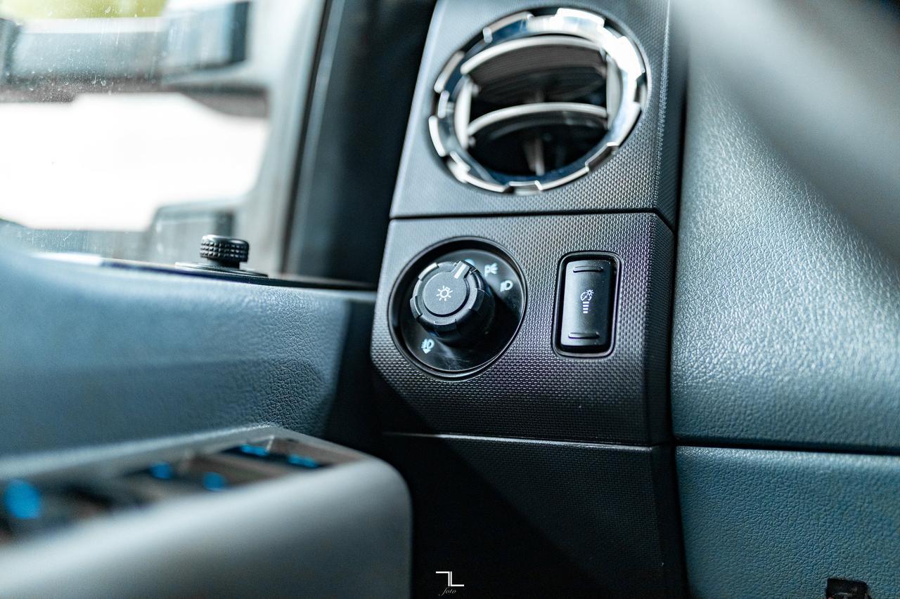 2015 Ford F-350 4x4 Crew Cab XLT Longbox Diesel Red Deer AB