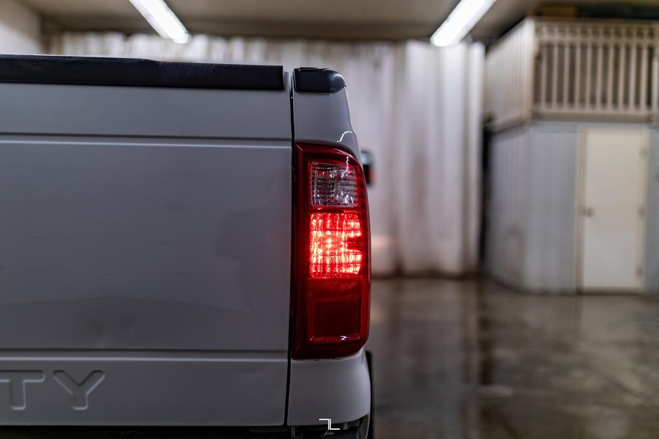 2015 Ford F-350 4x4 Crew Cab XLT Longbox Diesel Red Deer AB