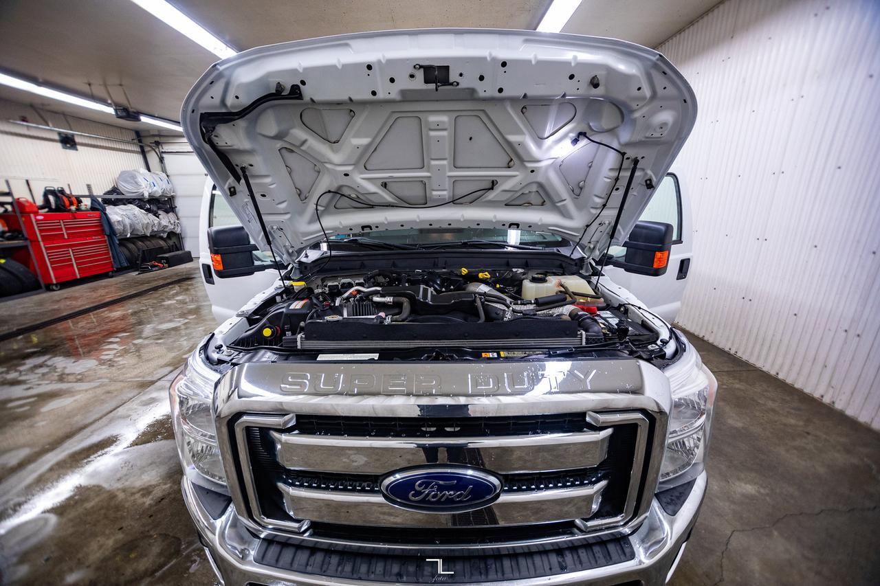 2015 Ford F-350 4x4 Crew Cab XLT Longbox Diesel Red Deer AB