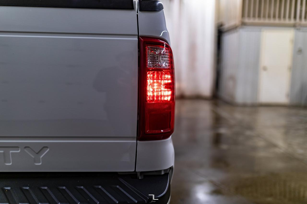 2015 Ford F-350 4x4 Crew Cab XLT Longbox Diesel Red Deer AB