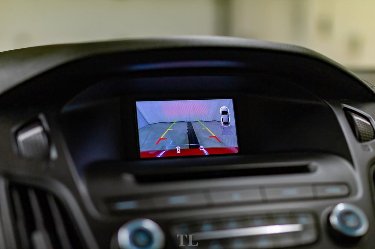 2015 Ford Focus SE Hatchback BCam HSeat Red Deer AB