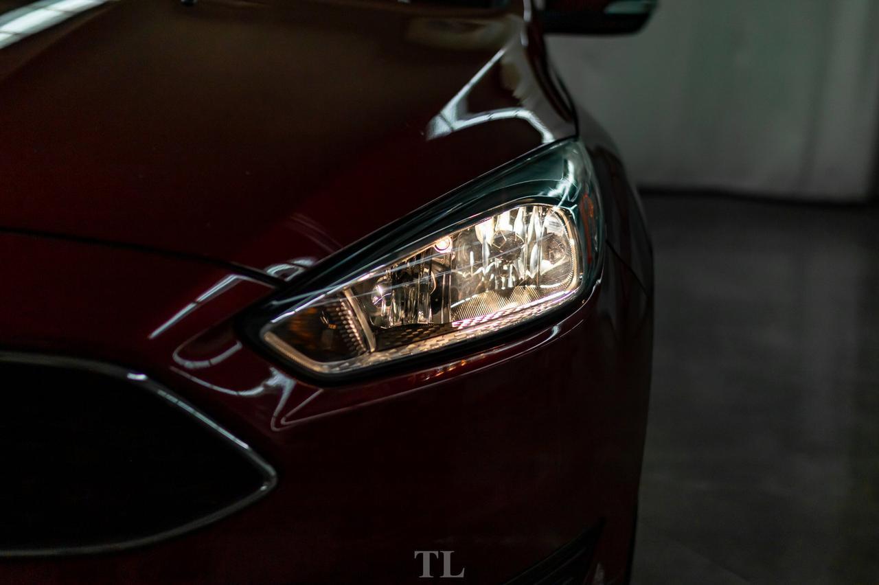 2015 Ford Focus SE Hatchback BCam HSeat Red Deer AB