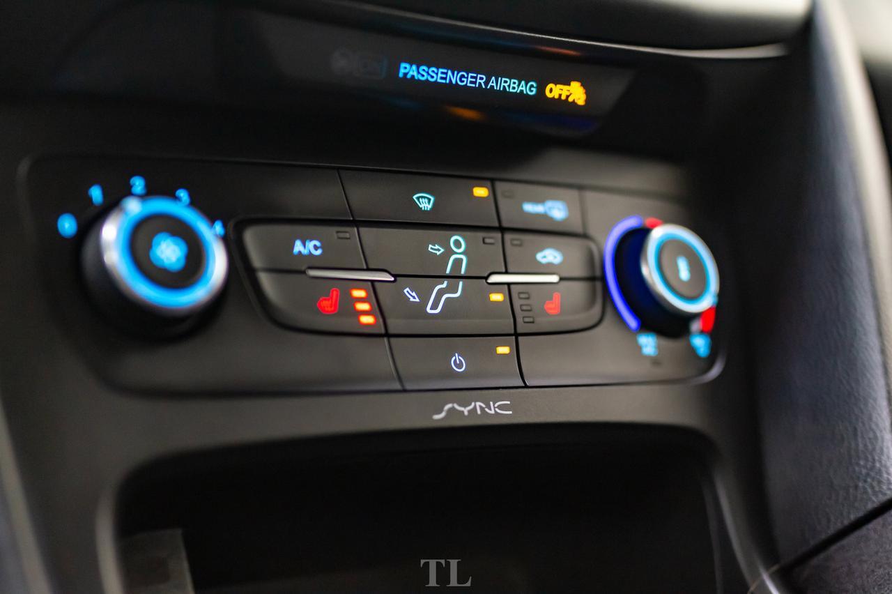 2015 Ford Focus SE Hatchback BCam HSeat Red Deer AB