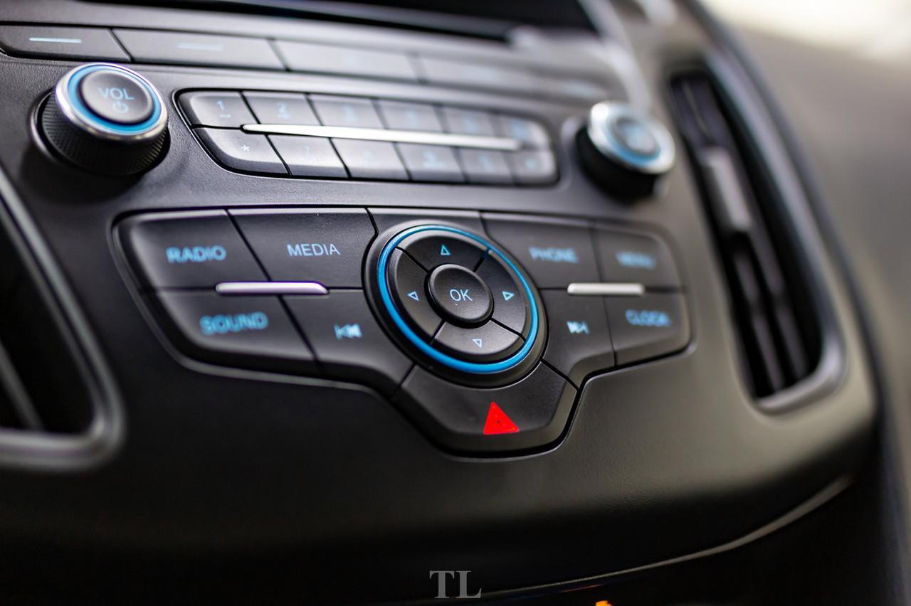 2015 Ford Focus SE Hatchback BCam HSeat Red Deer AB