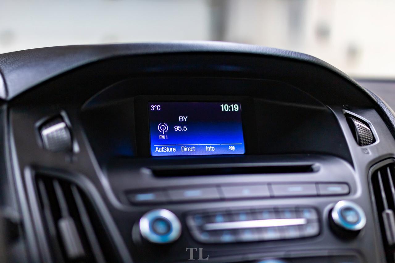 2015 Ford Focus SE Hatchback BCam HSeat Red Deer AB