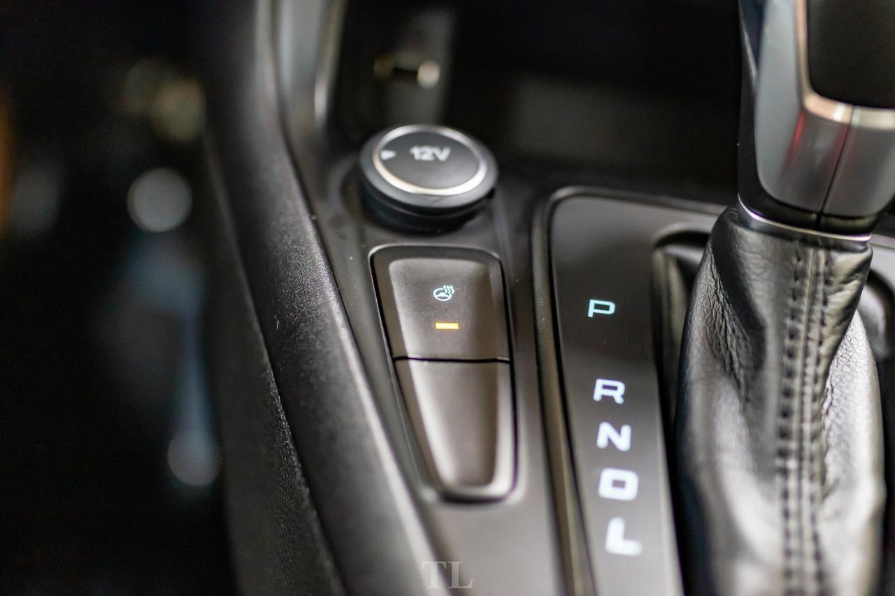 2015 Ford Focus SE Hatchback BCam HSeat Red Deer AB