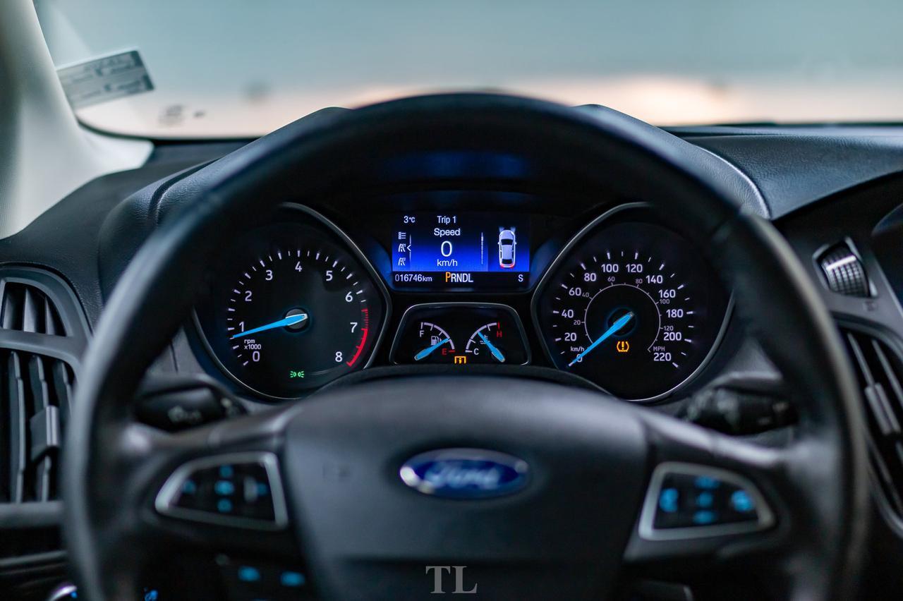 2015 Ford Focus SE Hatchback BCam HSeat Red Deer AB