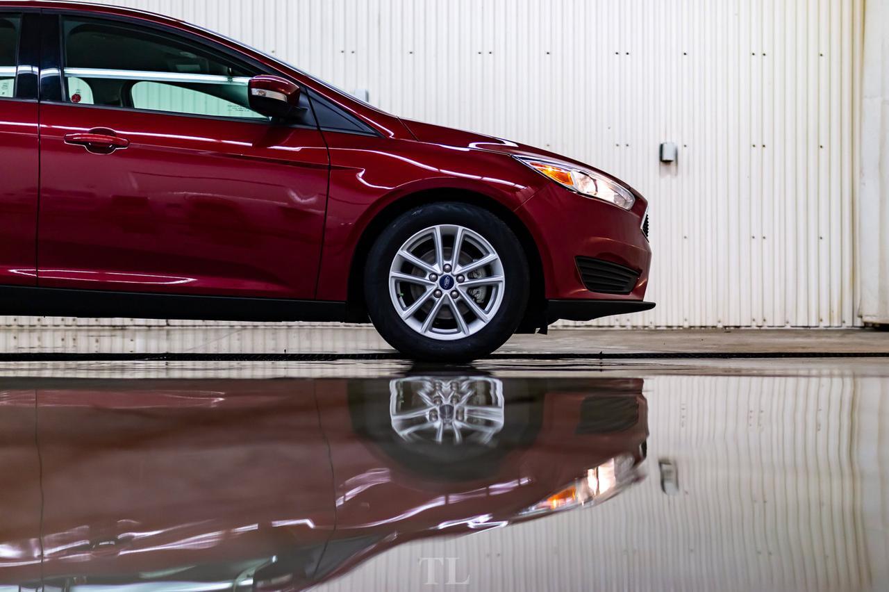 2015 Ford Focus SE Hatchback BCam HSeat Red Deer AB