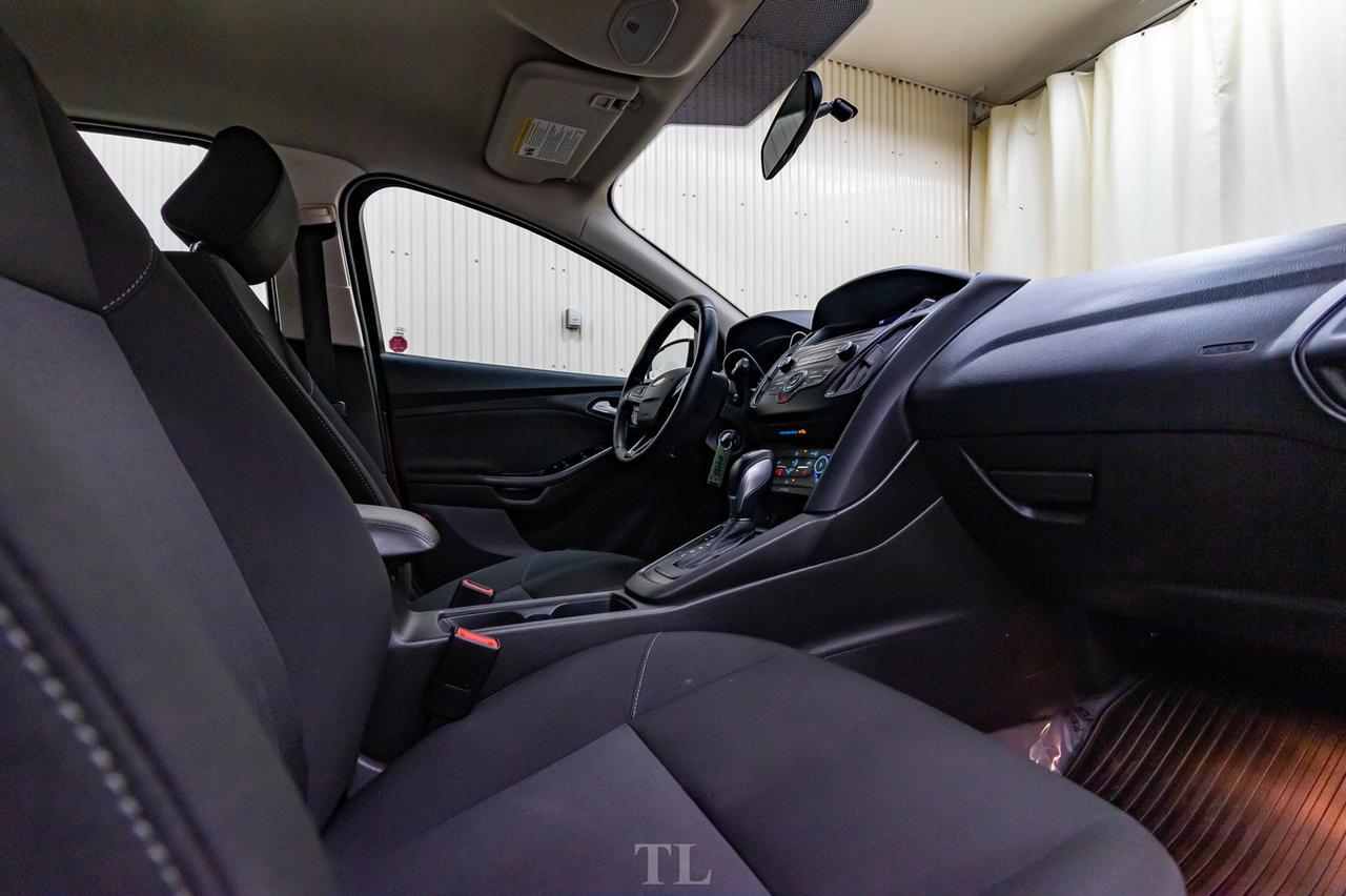 2015 Ford Focus SE Hatchback BCam HSeat Red Deer AB