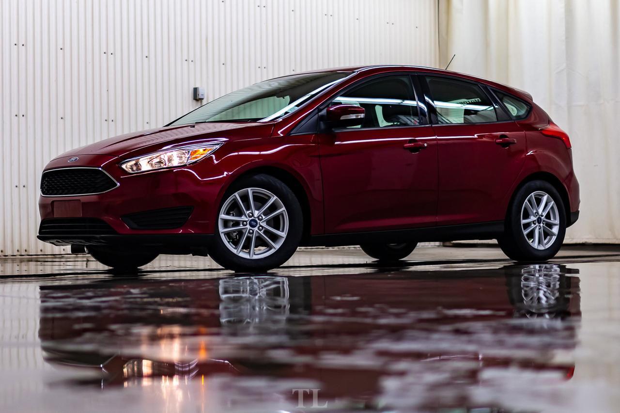 2015 Ford Focus SE Hatchback BCam HSeat Red Deer AB