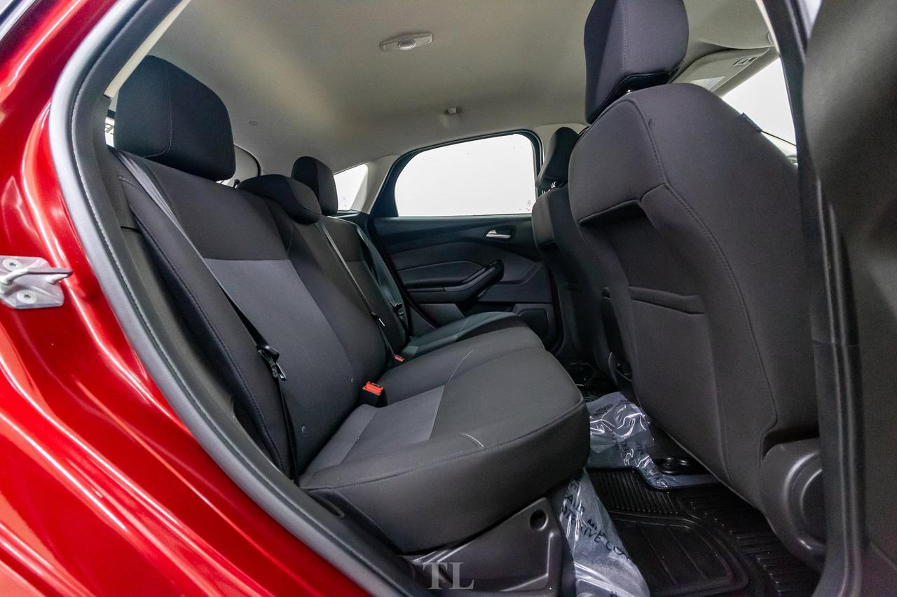 2015 Ford Focus SE Hatchback BCam HSeat Red Deer AB