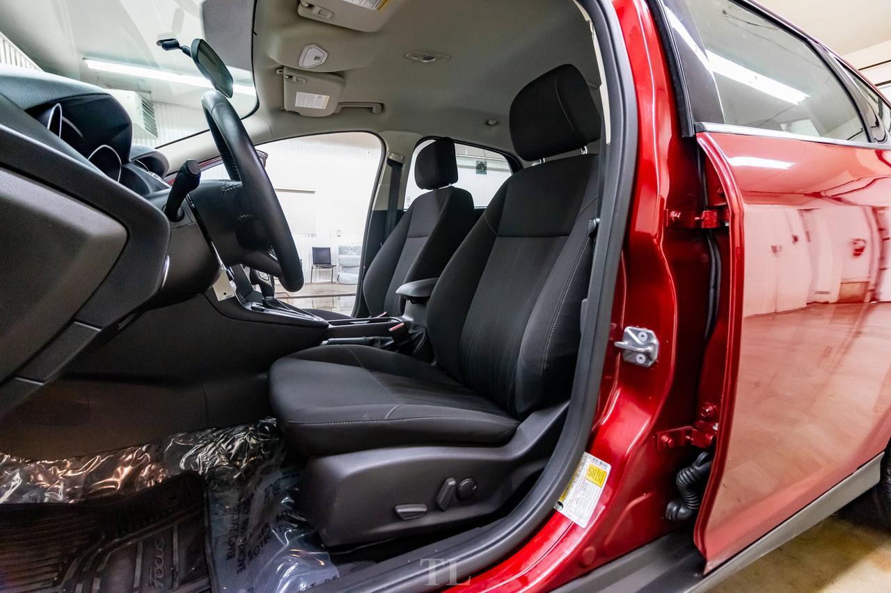 2015 Ford Focus SE Hatchback BCam HSeat Red Deer AB