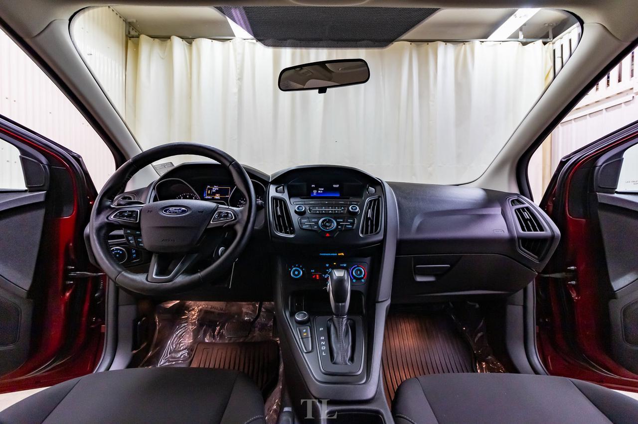 2015 Ford Focus SE Hatchback BCam HSeat Red Deer AB