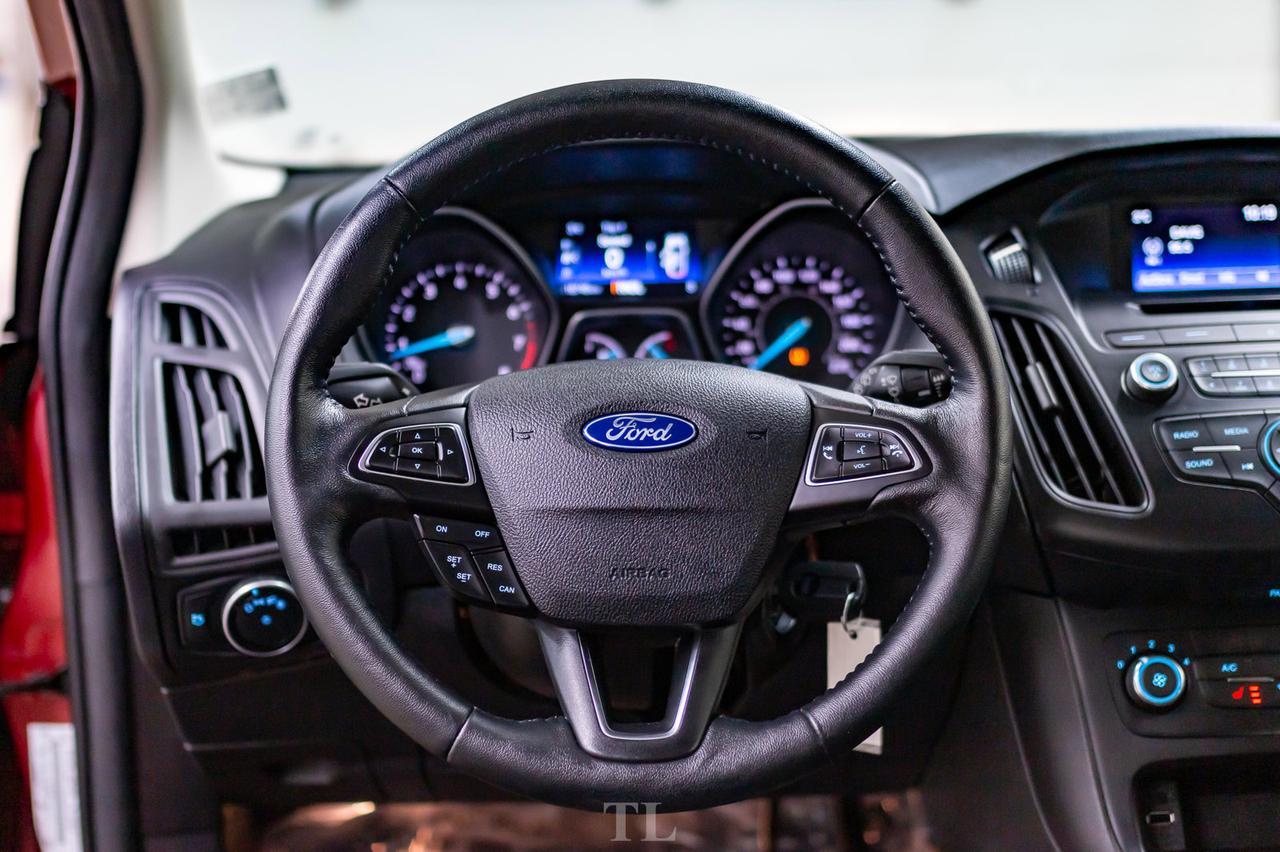 2015 Ford Focus SE Hatchback BCam HSeat Red Deer AB