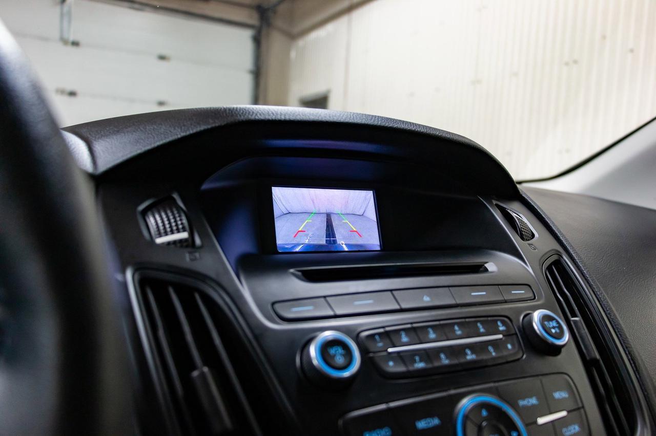 2015 Ford Focus SE Hatchback BCam Red Deer AB