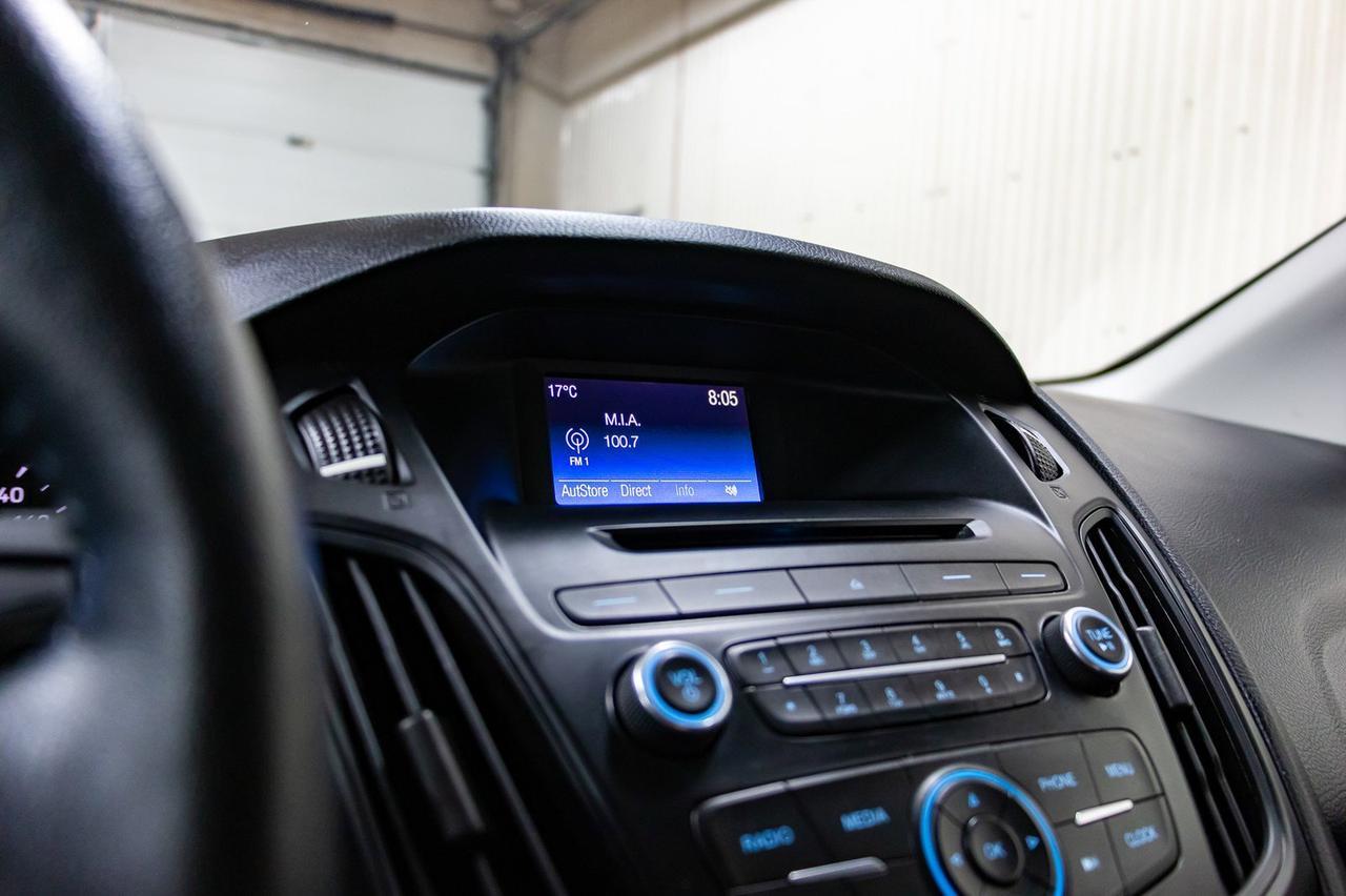 2015 Ford Focus SE Hatchback BCam Red Deer AB