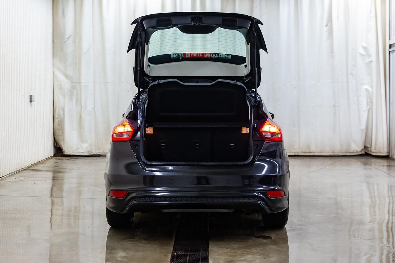 2015 Ford Focus SE Hatchback BCam Red Deer AB