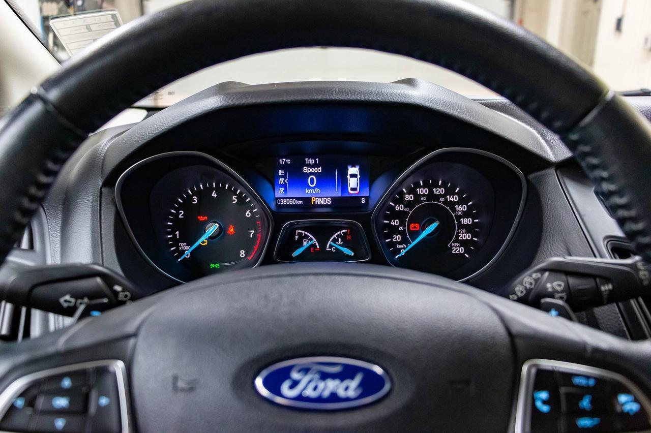 2015 Ford Focus SE Hatchback BCam Red Deer AB