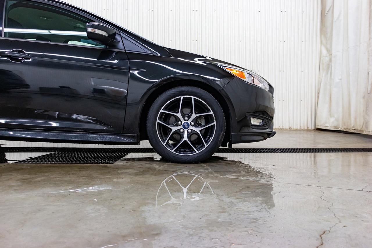 2015 Ford Focus SE Hatchback BCam Red Deer AB
