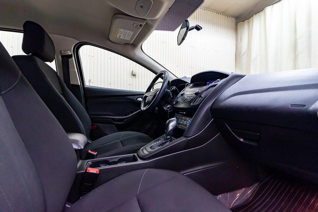 2015 Ford Focus SE Hatchback BCam Red Deer AB