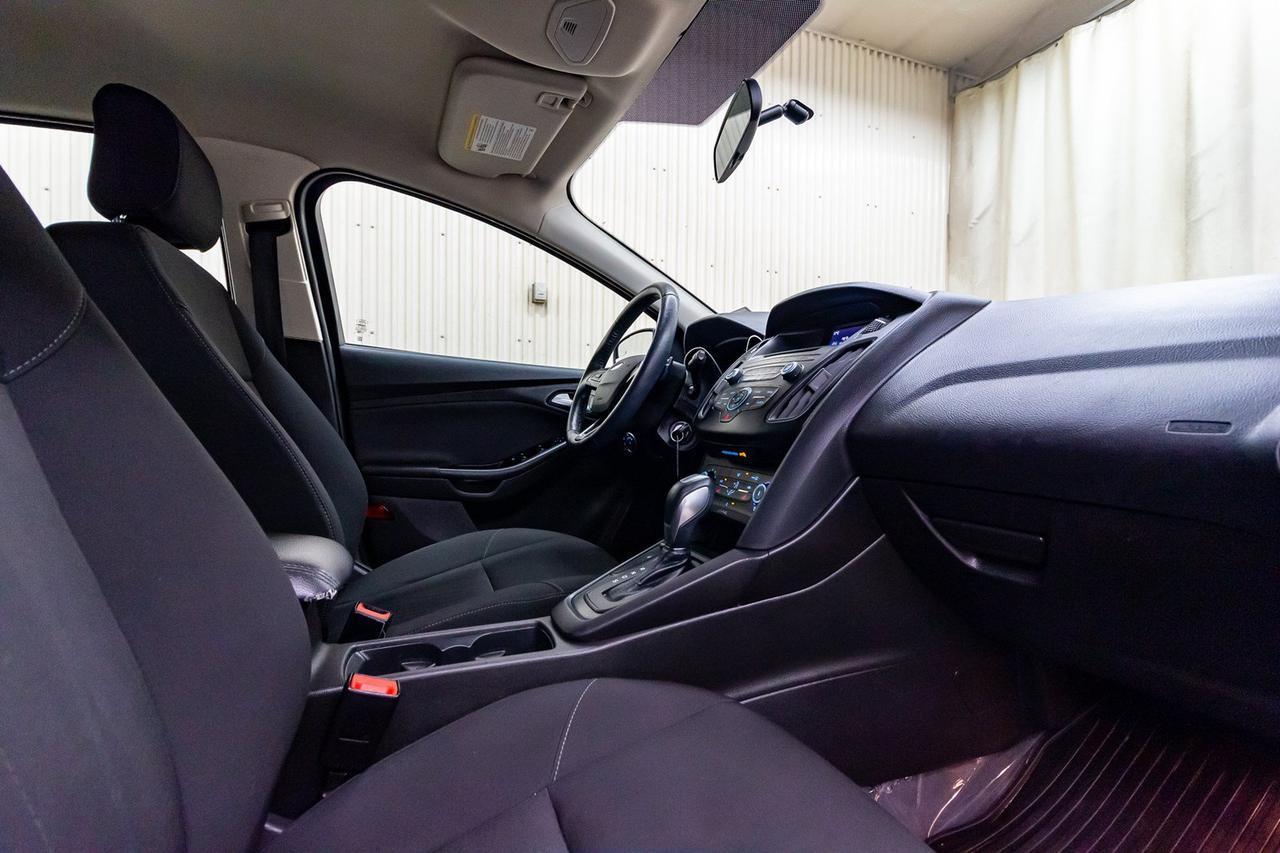 2015 Ford Focus SE Hatchback BCam Red Deer AB