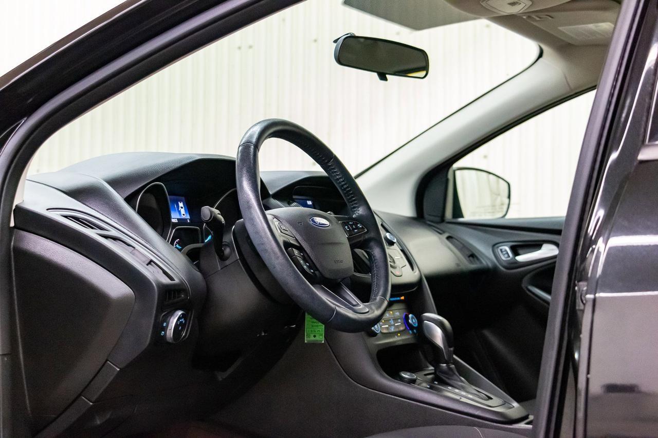 2015 Ford Focus SE Hatchback BCam Red Deer AB