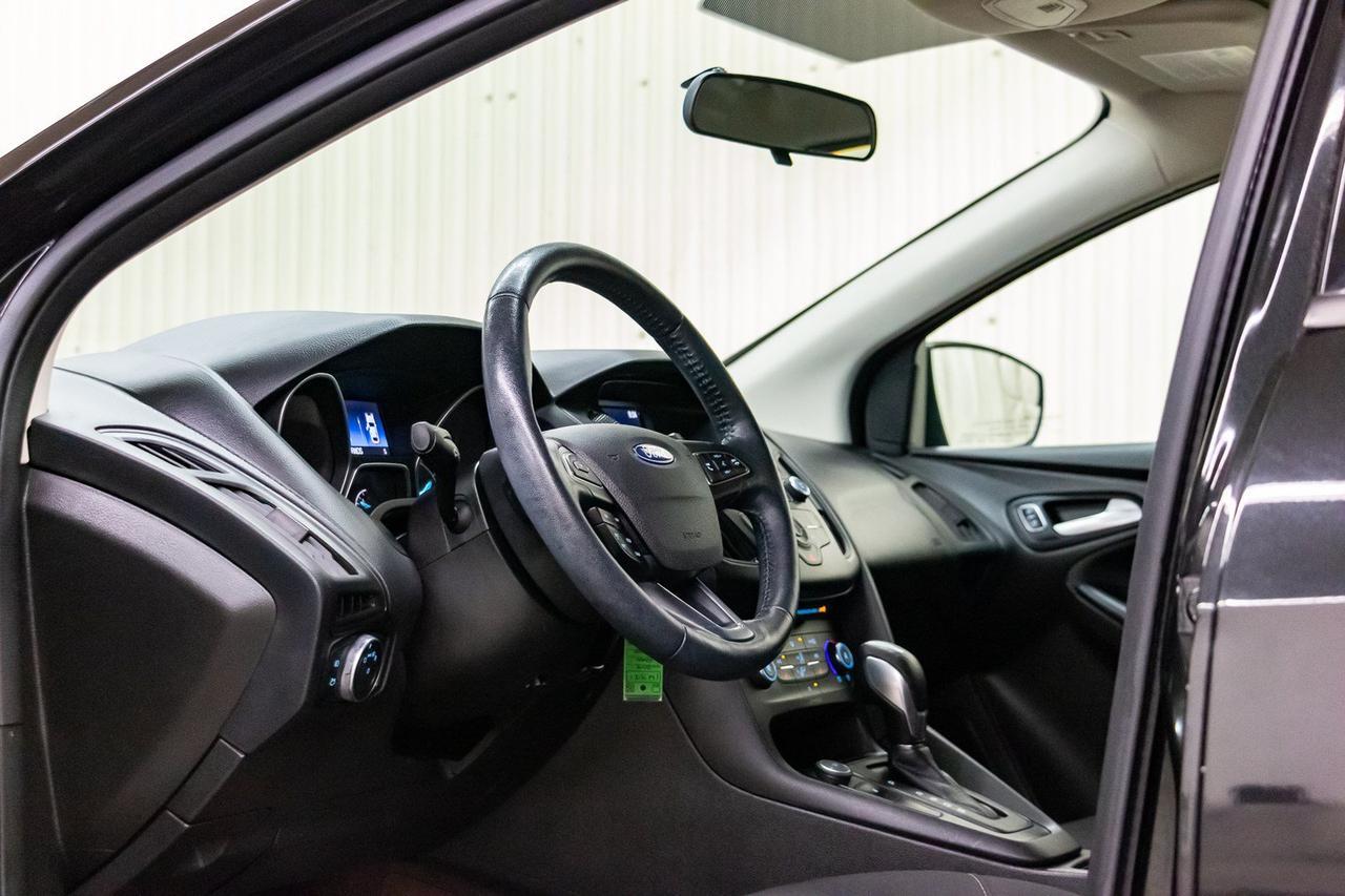2015 Ford Focus SE Hatchback BCam Red Deer AB