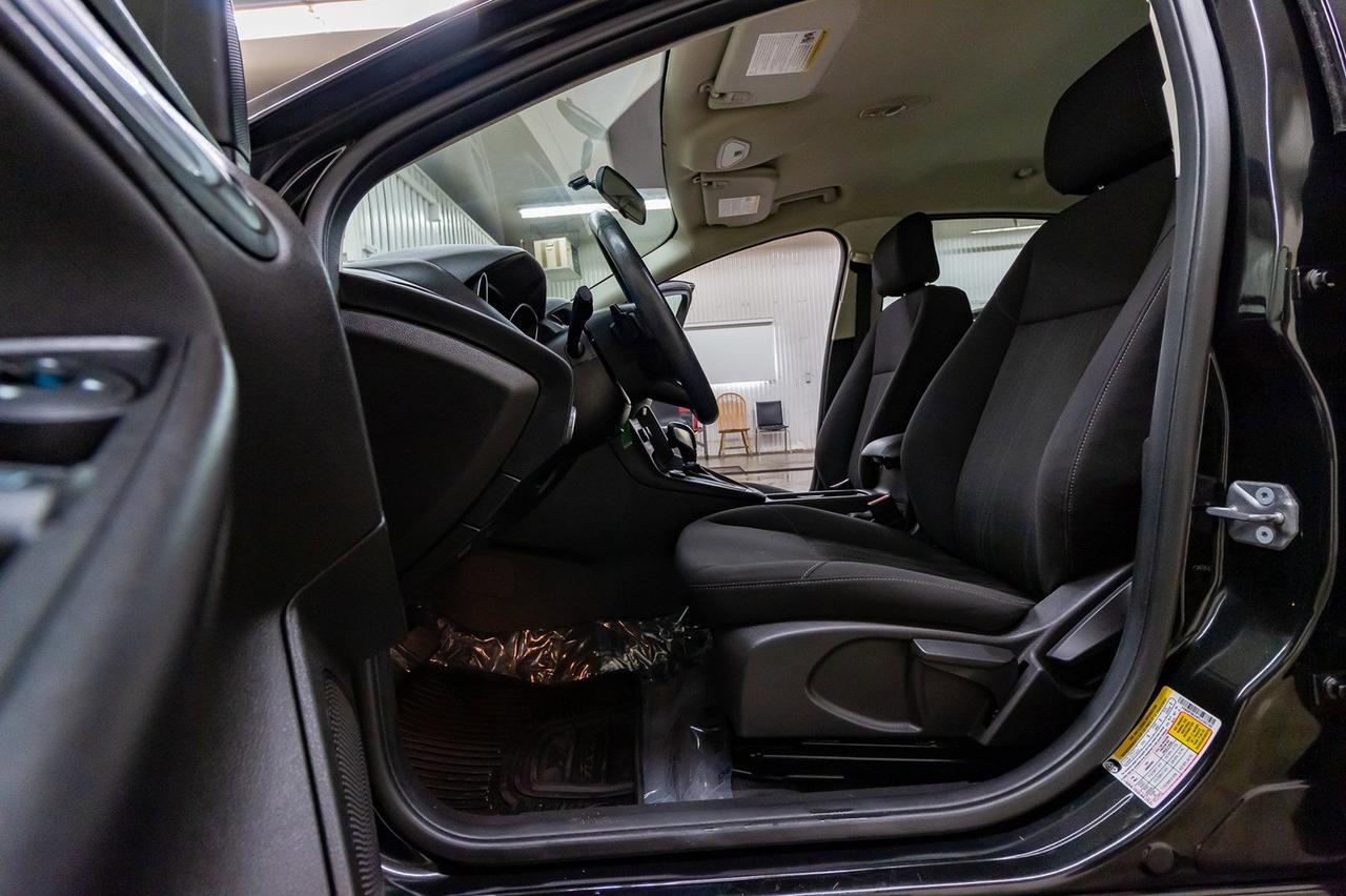 2015 Ford Focus SE Hatchback BCam Red Deer AB