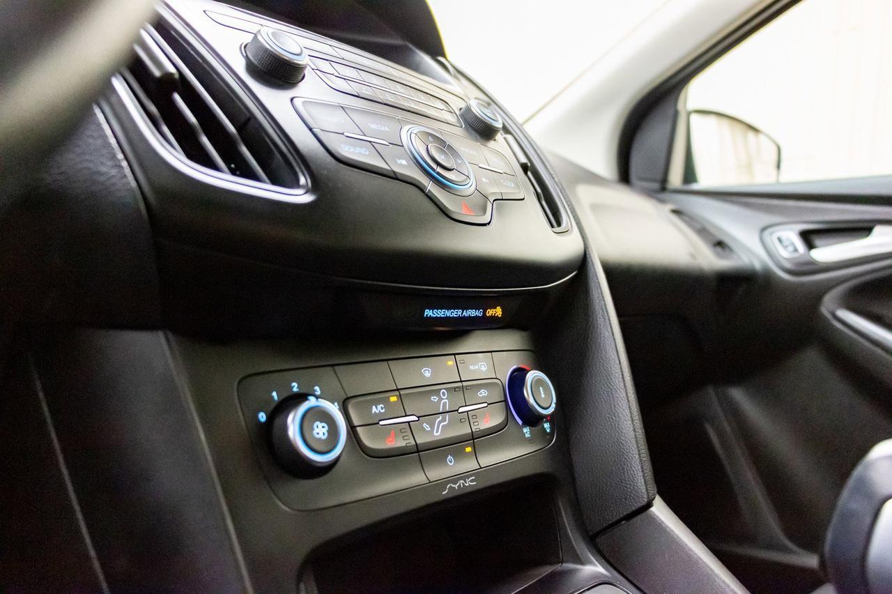 2015 Ford Focus SE Hatchback BCam Red Deer AB