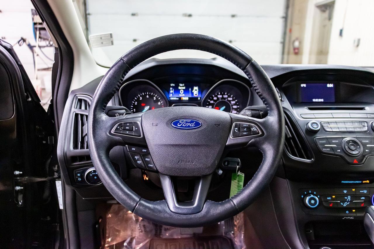 2015 Ford Focus SE Hatchback BCam Red Deer AB