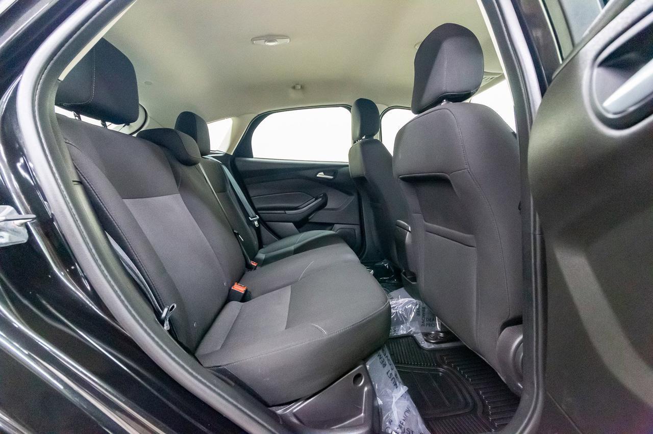 2015 Ford Focus SE Hatchback BCam Red Deer AB