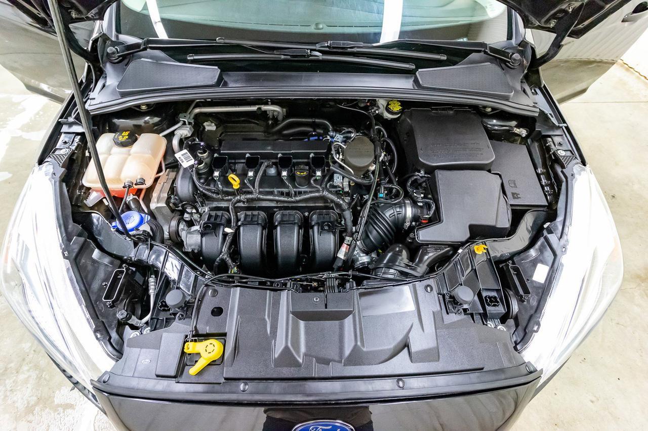 2015 Ford Focus SE Hatchback BCam Red Deer AB