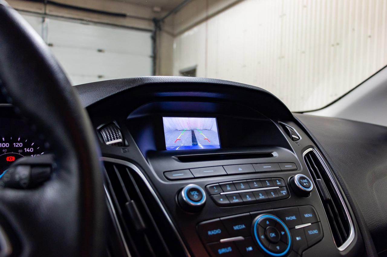 2015 Ford Focus SE Hatchback Manual BCam Heated Seats Red Deer AB