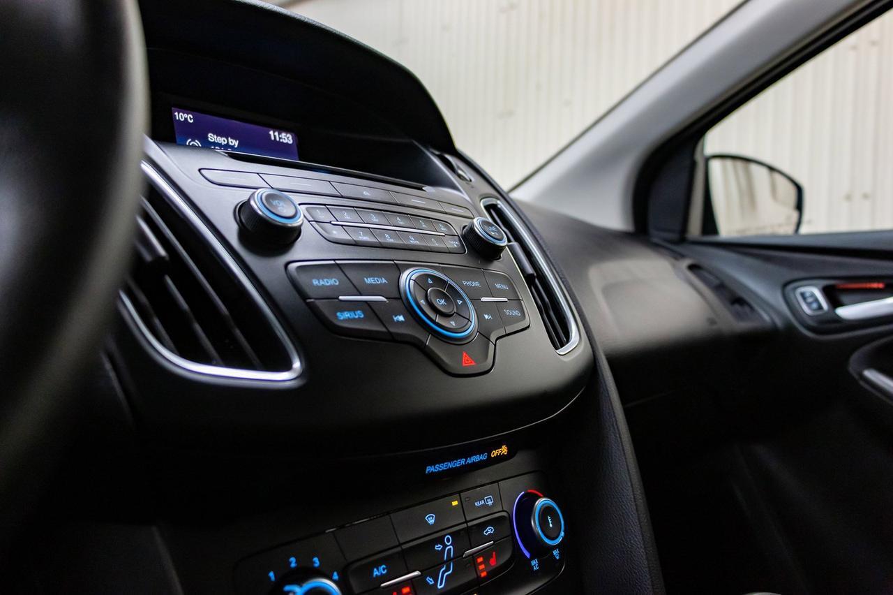 2015 Ford Focus SE Hatchback Manual BCam Heated Seats Red Deer AB