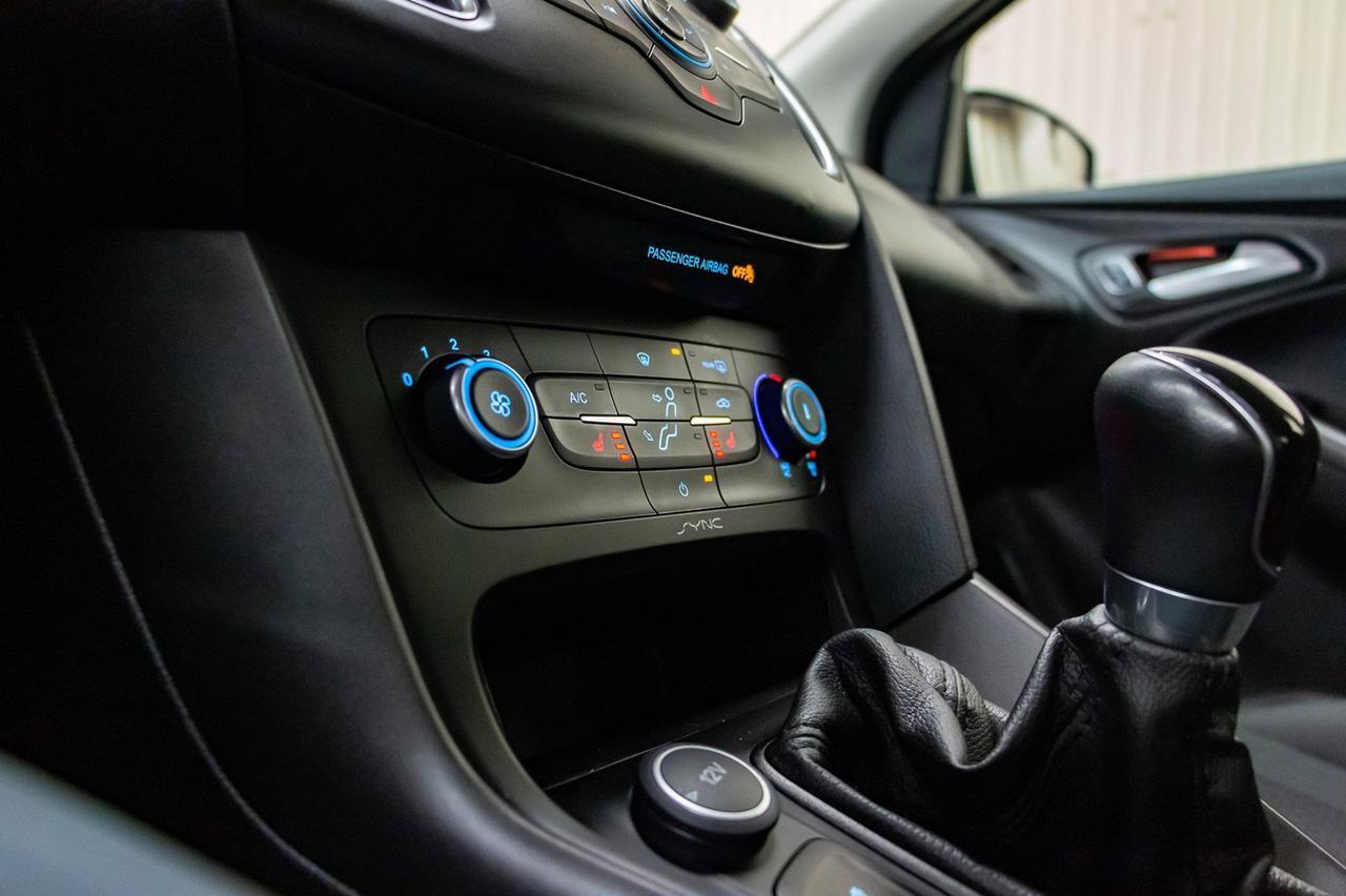 2015 Ford Focus SE Hatchback Manual BCam Heated Seats Red Deer AB