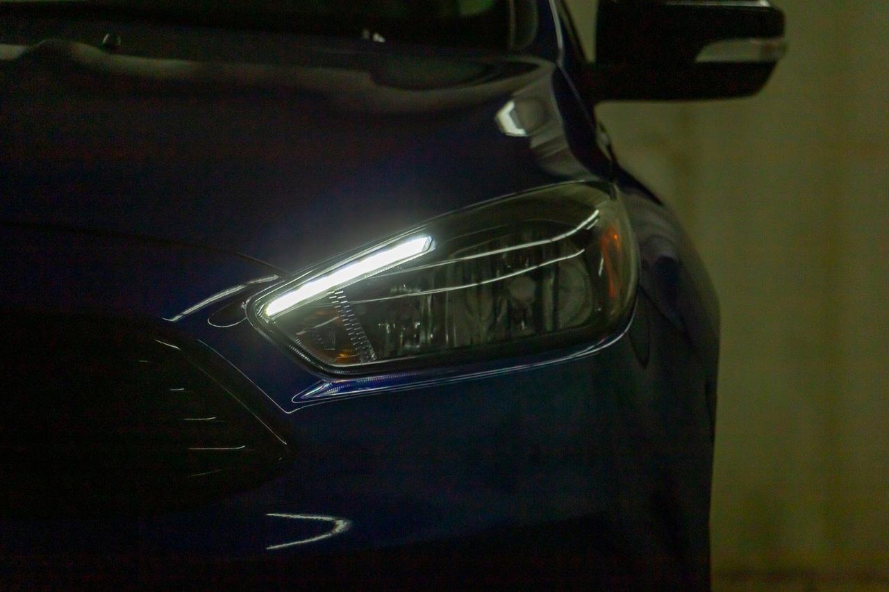 2015 Ford Focus SE Hatchback Manual BCam Heated Seats Red Deer AB