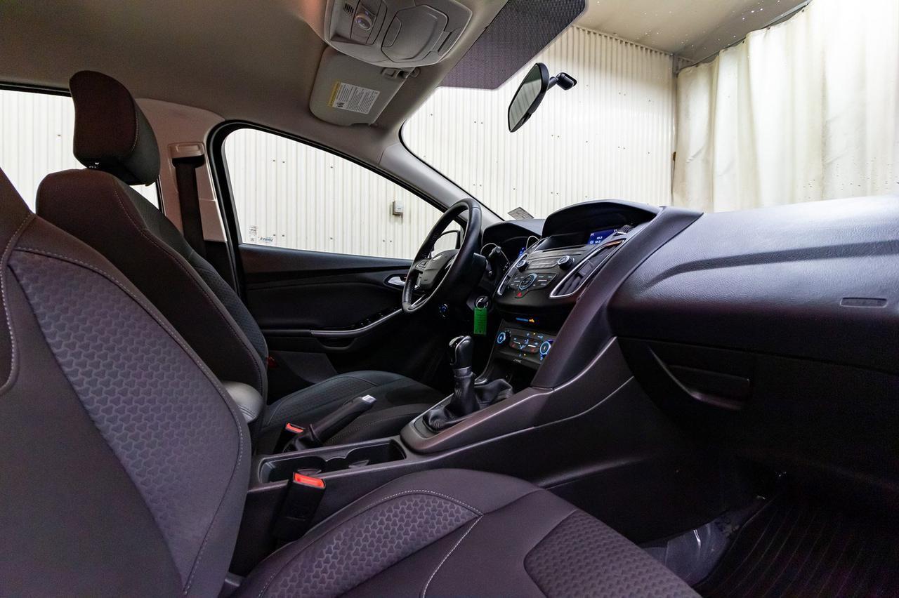 2015 Ford Focus SE Hatchback Manual BCam Heated Seats Red Deer AB