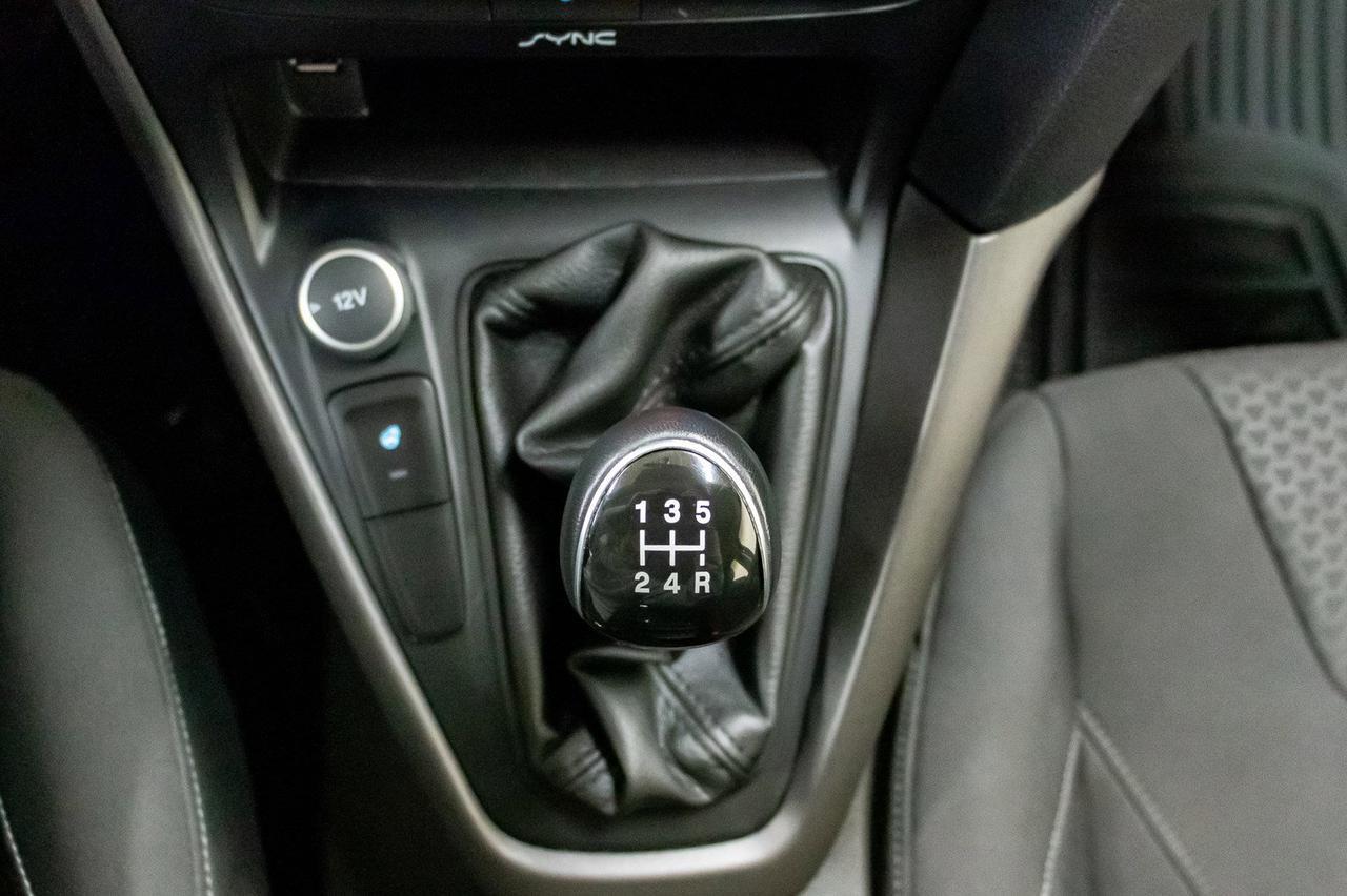 2015 Ford Focus SE Hatchback Manual BCam Heated Seats Red Deer AB