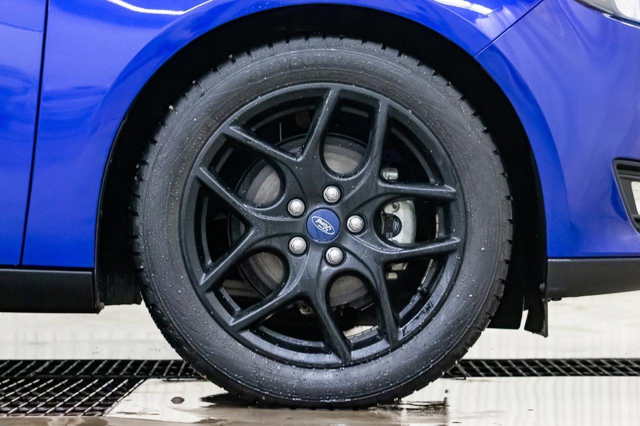 2015 Ford Focus SE Hatchback Manual BCam Heated Seats Red Deer AB