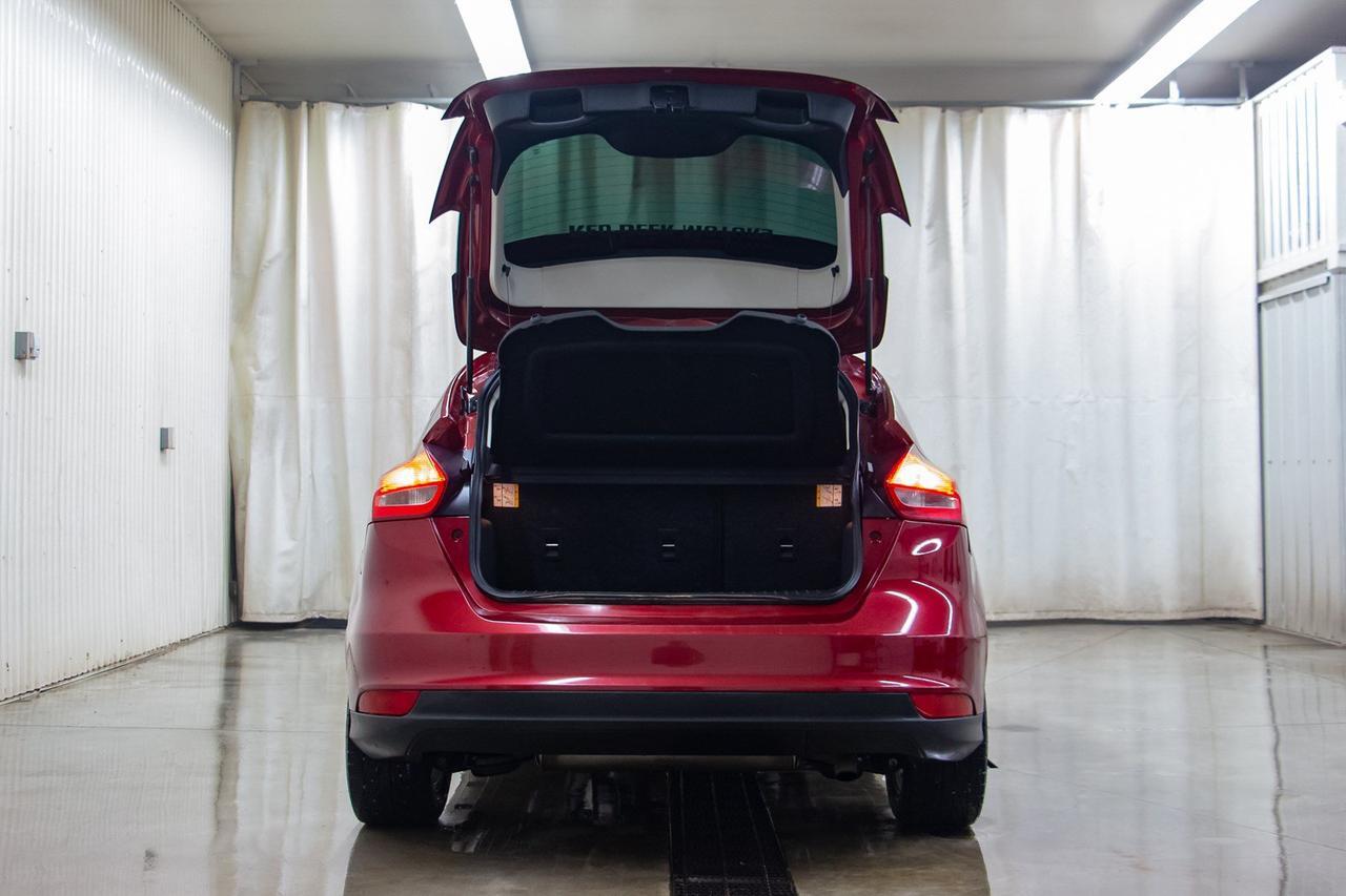 2015 Ford Focus SE Hatchback Red Deer AB