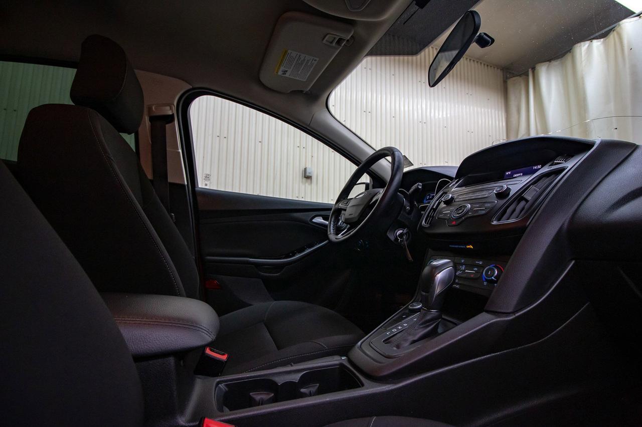 2015 Ford Focus SE Hatchback Red Deer AB